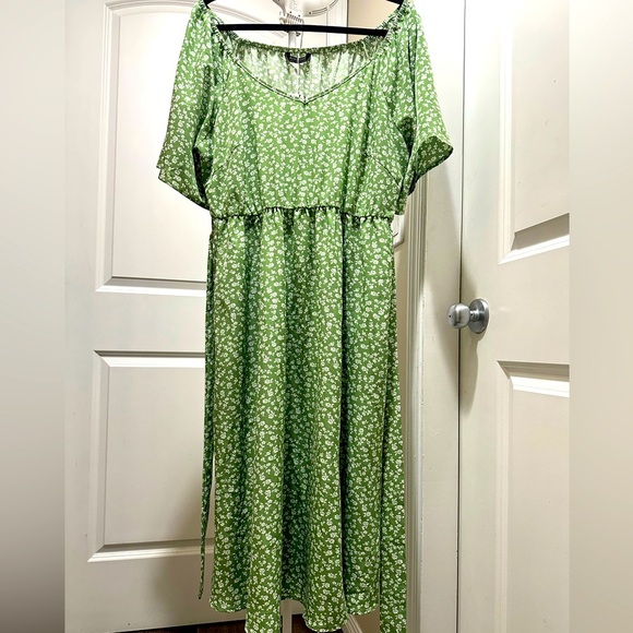 BloomChic Ditsy Floral Elastic Waist Ruffles Pocket Knee Dress - Picture 3 of 6